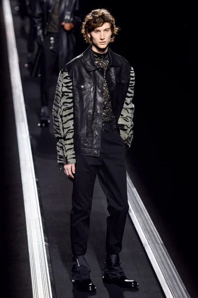 Look 19